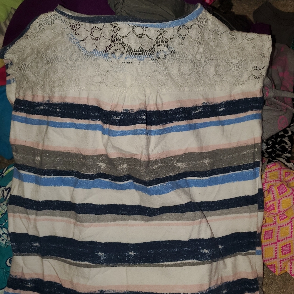 Tops - Picture 2 of 5